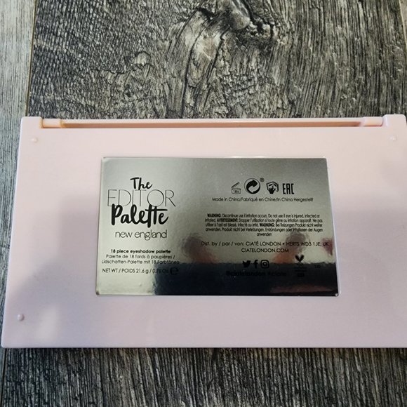 CIATE LONDON, "The Editor Palette-New England", 18 Pc Eyeshadow Shimmer Matte - Picture 3 of 3